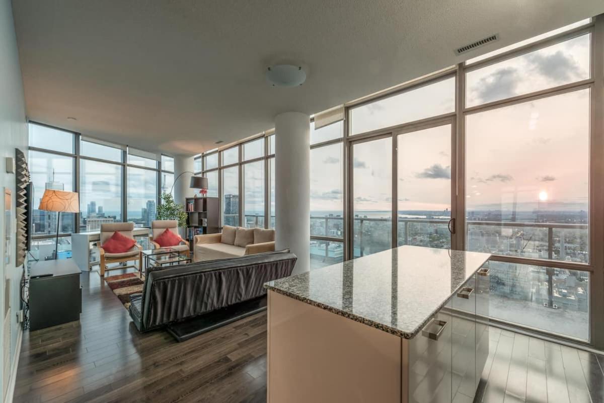 Great View High Rise In Central Toronto Exterior photo