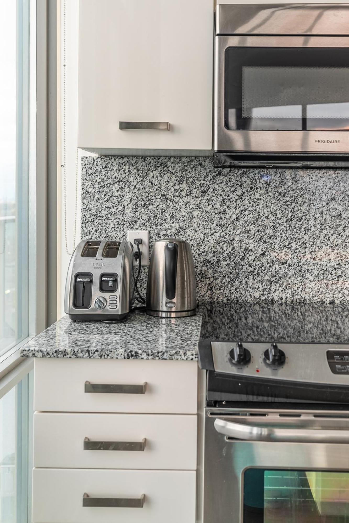 Great View High Rise In Central Toronto Exterior photo